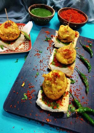 वड़ा पाव (vada pav recipe in Hindi) रेसिपी मुख्य फोटो