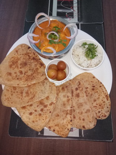 કાશ્મીરી દમ આલુ (Kashmiri Dum Aloo Recipe In Gujarati) રેસીપી મુખ્ય ફોટો