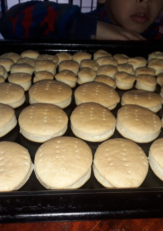 Una foto de Bizcochitos/criollitos de grasa fácil y rápido.