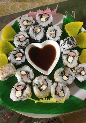 Una foto de Japanese sushi uramaki!!