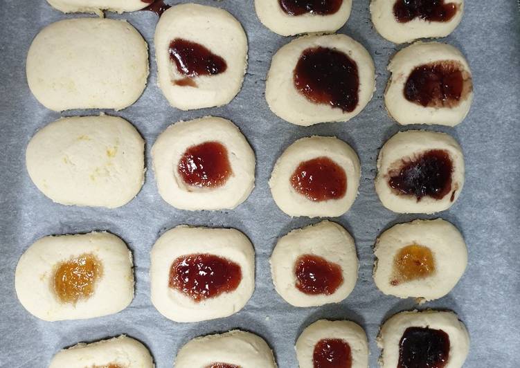 Steps to Make Super Quick Homemade Jam biscuits