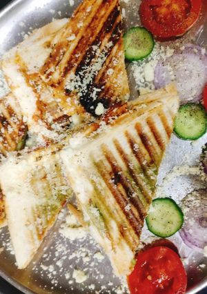 ગ્રીલ સેન્ડવીચ (Grilled Sandwich Recipe in Gujarati) રેસીપી મુખ્ય ફોટો