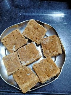 અડદિયા (Adadiya Recipe In Gujarati) રેસીપી મુખ્ય ફોટો