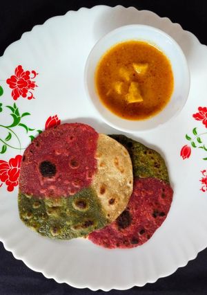 ट्राई कलर पराठा (tri color paratha recipe in Hindi) रेसिपी मुख्य फोटो