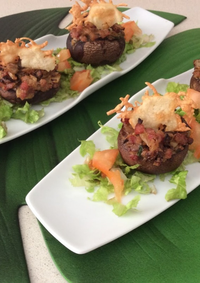 Una foto de Champiñones rellenos de jamón