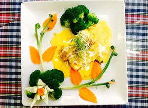 Hình của món Cá hồi sốt chanh leo.