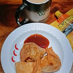 A picture of Punjabi Samosa (street style).