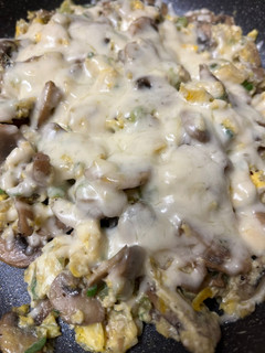 A picture of Jamur Telur Orak Arik/Mushroom Omelette/Mantarli Yumurta.