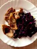Chuleticas de cordero lechal con ensalada de col lombarda y pasas en reducción de Pedro Ximenez