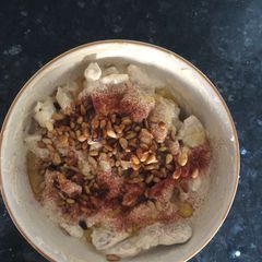 A picture of Hummus salad فته حمص.