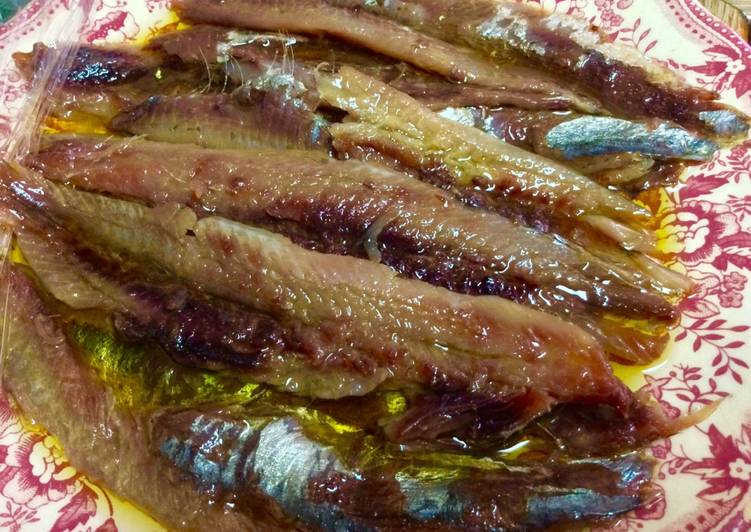 Sardinas prensadas en salazón