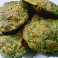 Palak puri A picture of Palak puri.
