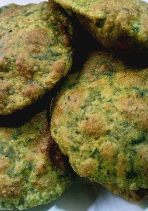 A picture of Palak puri.