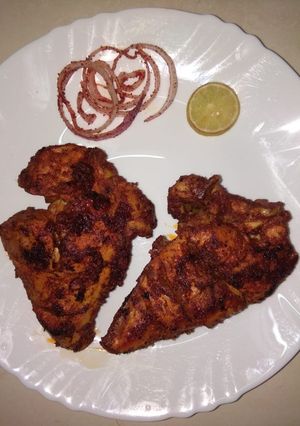 कोल्हापूर स्पेशल चिकन तंदुरी (chicken tandoori recipe in marathi) रेसिपी चे मुख्य फोटो