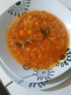 Una foto de Sopa de fideo con zanahorias