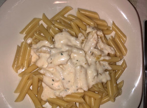 Una foto de Fideos con salsa de queso crema