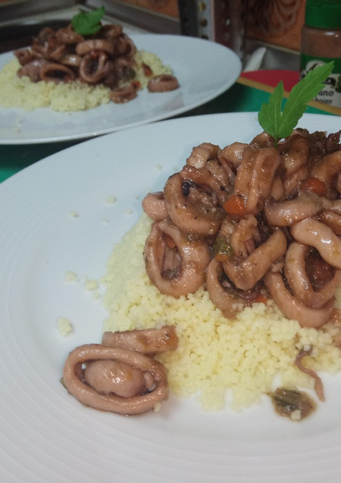 Una foto de Calamares al curry con Cous Cous