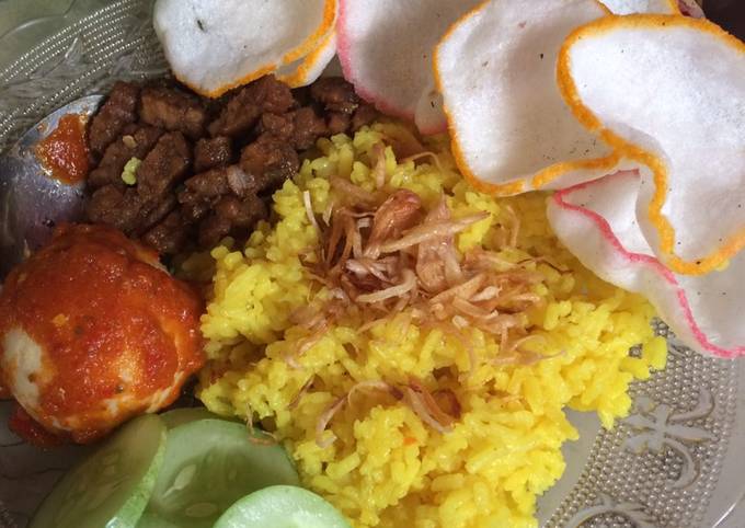 Resep Nasi Kuning Sederhana Ala Saya (quick And Express) Oleh Wiwik ...