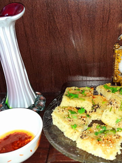 મગ દાળ અને સોજી ના ઢોકળા (Moong Dal Sooji Dhokla Recipe In Gujarati) રેસીપી મુખ્ય ફોટો