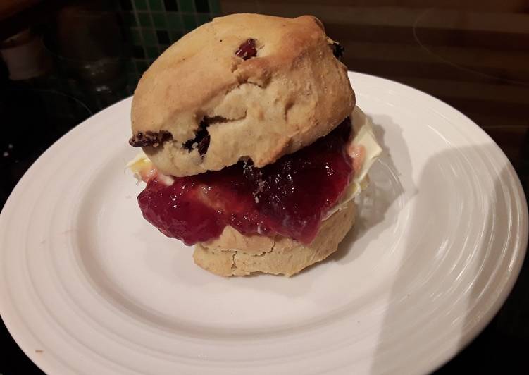 Sig's Simple Fruit Scones