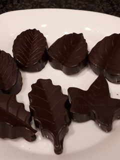 Una foto de Bombones de chocolate con fruta confitada