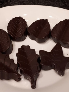 Una foto de Bombones de chocolate con fruta confitada