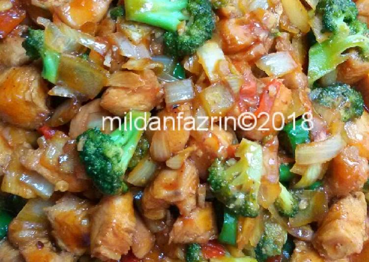 Resep Chicken white pepper with brokoli, Bisa Manjain Lidah