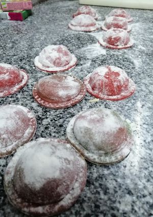 Una foto de Agnolotis de remolacha caseros