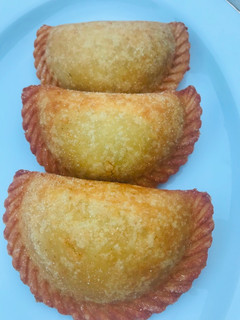 Una foto de Empanadas de mandioca, o pastel mandi’o en idioma guaraní