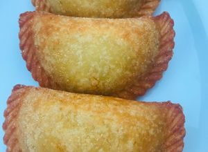 Una foto de Empanadas de mandioca, o pastel mandi’o en idioma guaraní