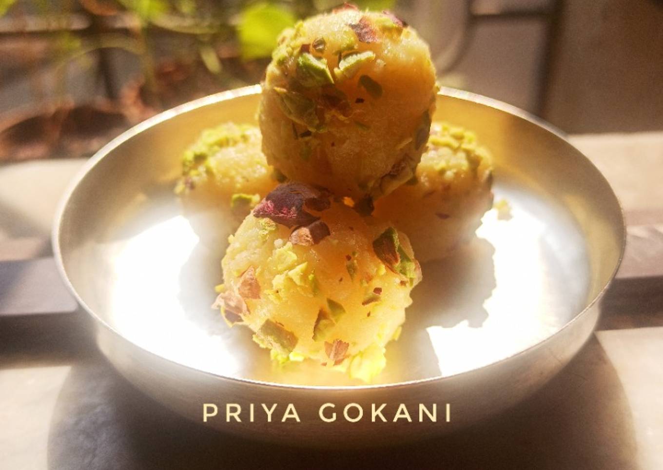 Pista Coconut Ladoo