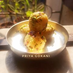 A picture of Pista Coconut Ladoo.