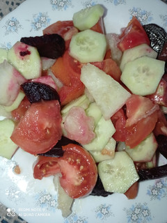 Una foto de Ensalada de tomate y melón