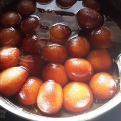 A picture of Bread gulab jamun.