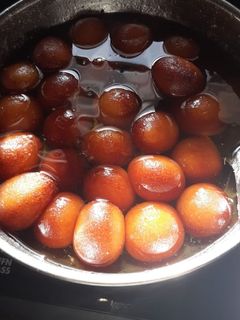 A picture of Bread gulab jamun.