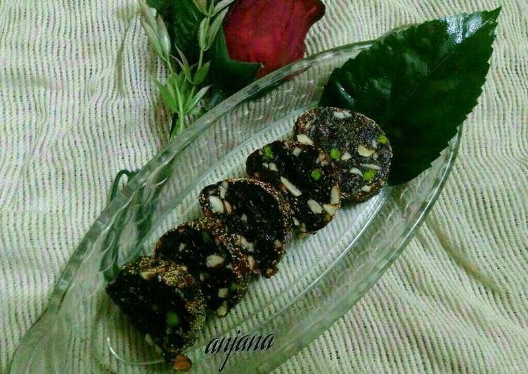Dry fruits khajoor rolls