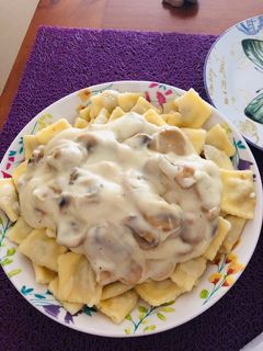 Una foto de Salsa Blanca y Champiñones