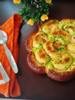গার্লিক পার্সলে ফ্লাওয়ার ব্রেড (garlic parsley flower bread recipe in Bengali) রেসিপির প্রধান ছবি