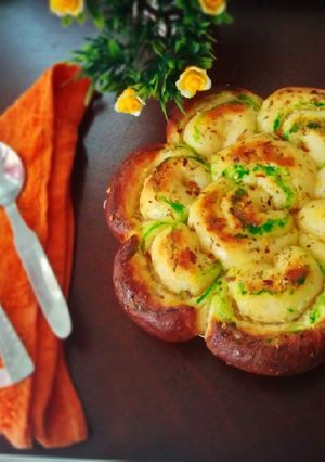গার্লিক পার্সলে ফ্লাওয়ার ব্রেড (garlic parsley flower bread recipe in Bengali) রেসিপির প্রধান ছবি