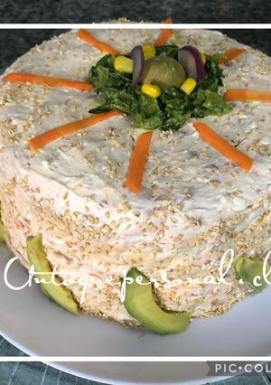 Una foto de Torta fría de panqueque rellena de pollo y verduras
