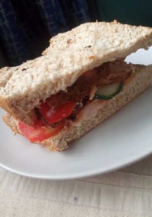 A picture of Sardine and peanut butter Sandwish.