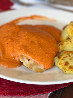 Una foto de Solomillo de pavo en salsa de pimientos rojos