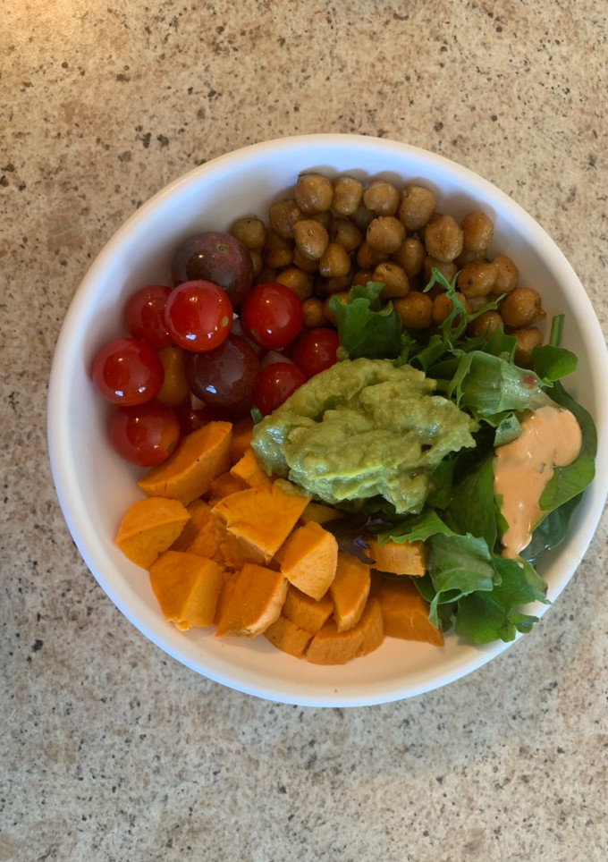 Una foto de Tazòn Buddha de garbanzos y batata (Buddha bowl)