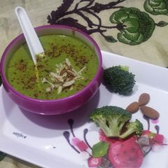 A picture of Broccoli almonds creamy soup.
