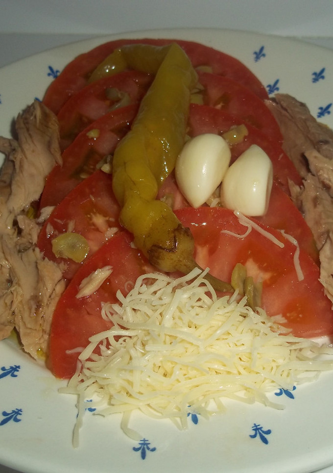 Una foto de Ensalada de melva, tomate y aguasal