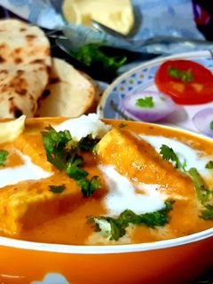 पनीर मखनी और तवा नान (paneer makhani aur tawa naan recipe in Hindi) रेसिपी मुख्य फोटो