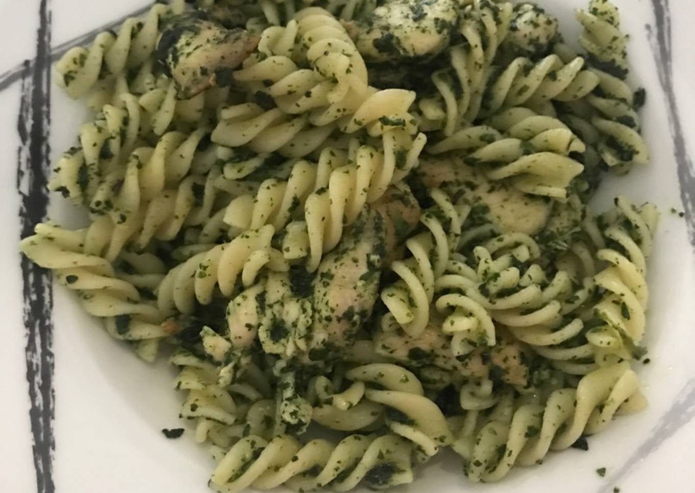 Pasta con espinaca y pollo