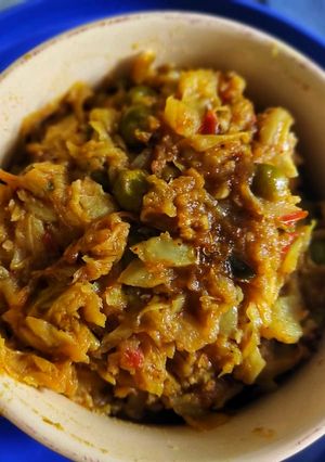 নিরামিষ বাঁধাকপি ঘন্ট (Niramish bandhakopi ghonto recipe in Bengali) রেসিপির প্রধান ছবি