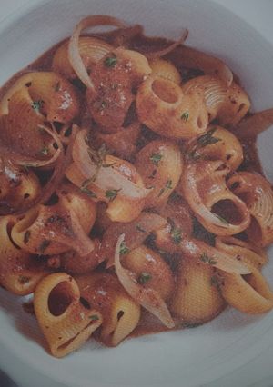 Una foto de Pasta, queso y tapenade