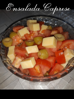 Una foto de Ensalada caprese🍅